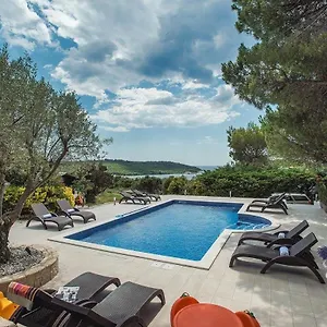 https://villa-mima-banjole.pula-hotels.org
